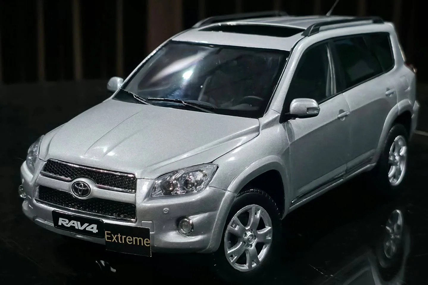 Toyota Toyota RAV4 model-car photo