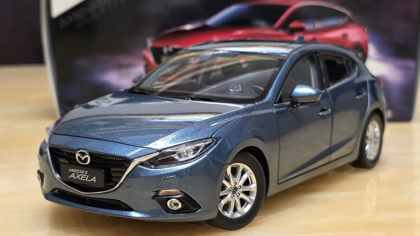 Mazda Mazda Axela (Mazda3) Hatchback model-car photo